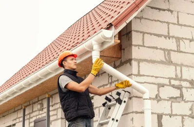 Pose et remplacement de gouttières à Flocques